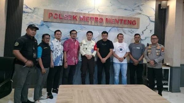 Polda Metro Tilang Sopir Alphard yang Terobos Zebra Cross di Bundaran HI Polda Metro Tilang Sopir Alphard yang Terobos Zebra Cross di Bundaran HI Hukum