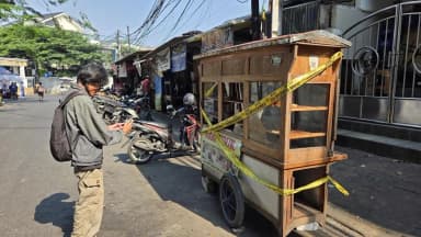 Bentrokan di Menteng Tinggalkan Puing dan Motor Terbakar, Polisi Telusuri Pemicu Kerusuhan