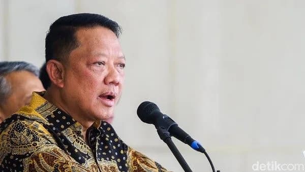 Dampak Mundurnya Febrie Adriansyah pada Tiga Kasus Korupsi yang Dituduhkan a man and a boy wearing a face mask