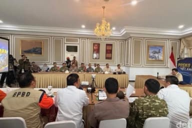 Prabowo Gelar Ratas Karhutla di Istana, Panggil Ahli untuk Cari Solusi Cepat